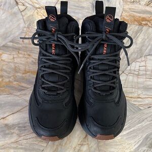 Woman’s black size 7 Timberland boots